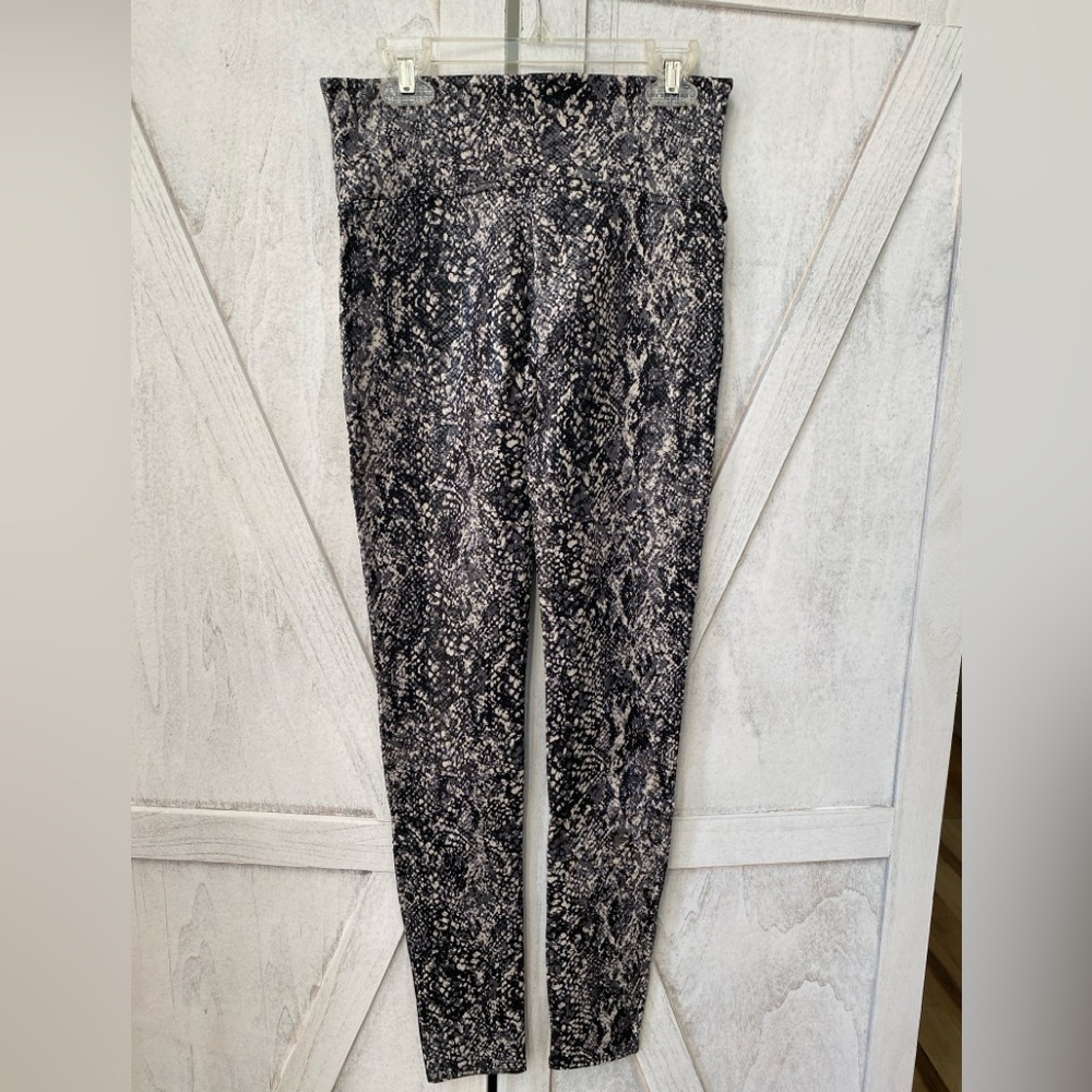 Spanx Faux Leather Leggings HighWaist Full Length Sz Medium Athletic Wear New - Picture 7 of 11